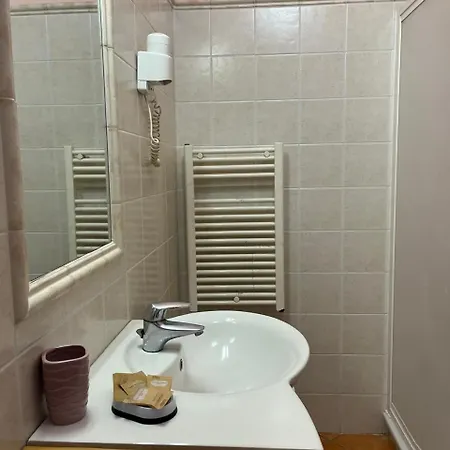 Cosmera ホテル 3*